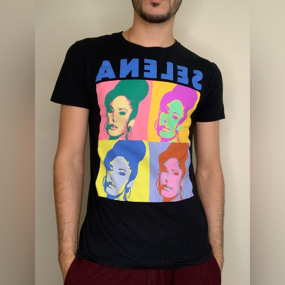 Selena Esta Aquí Tee